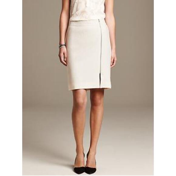 Banana Republic Dresses & Skirts - Banana Republic Boucle Side Zip Skirt Cream Exposed Zip Lined Work Office NWT